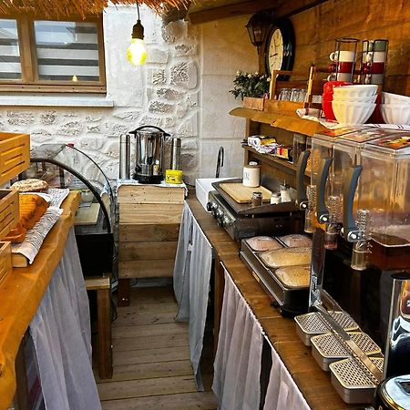 Les Chambres De Paulette Chambres A Theme Jack Sparrow Sainte-Marie-la-Mer Bagian luar foto