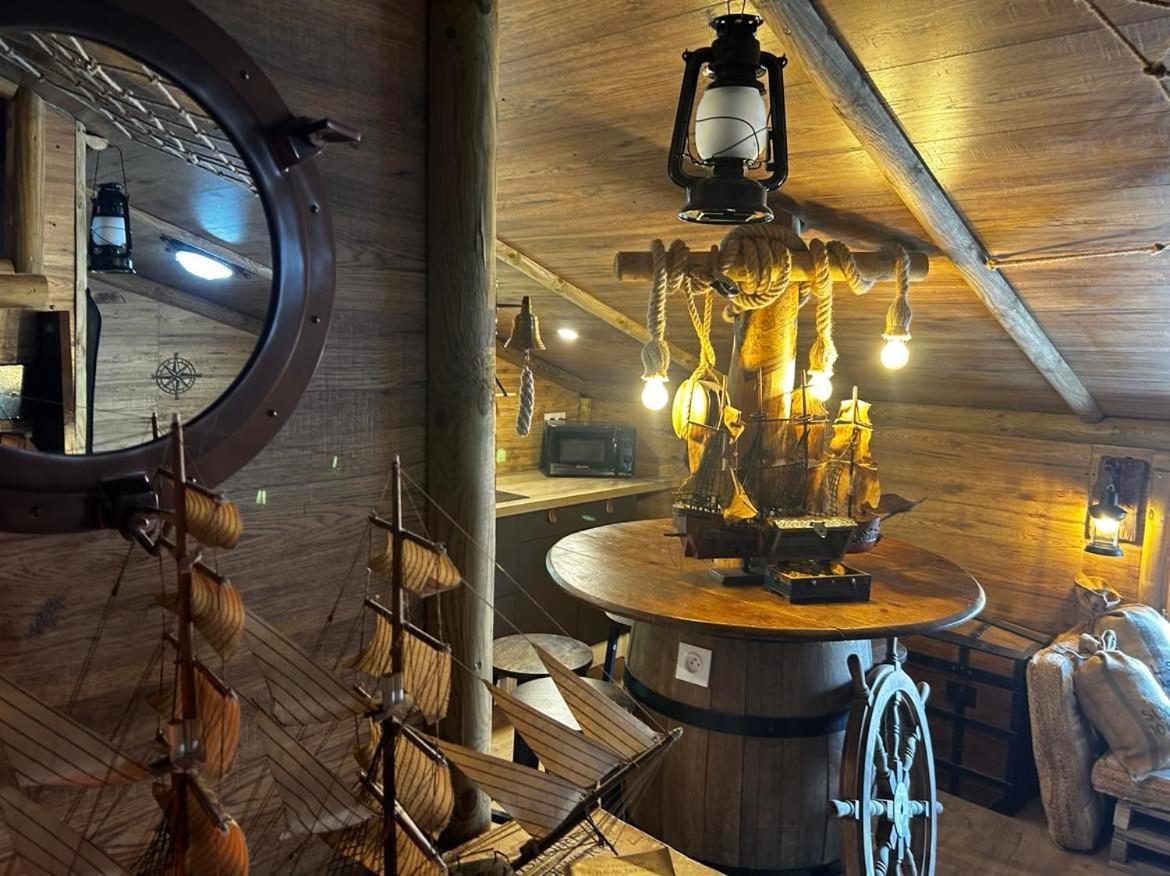 Les Chambres De Paulette Chambres A Theme Jack Sparrow Sainte-Marie-la-Mer Bagian luar foto
