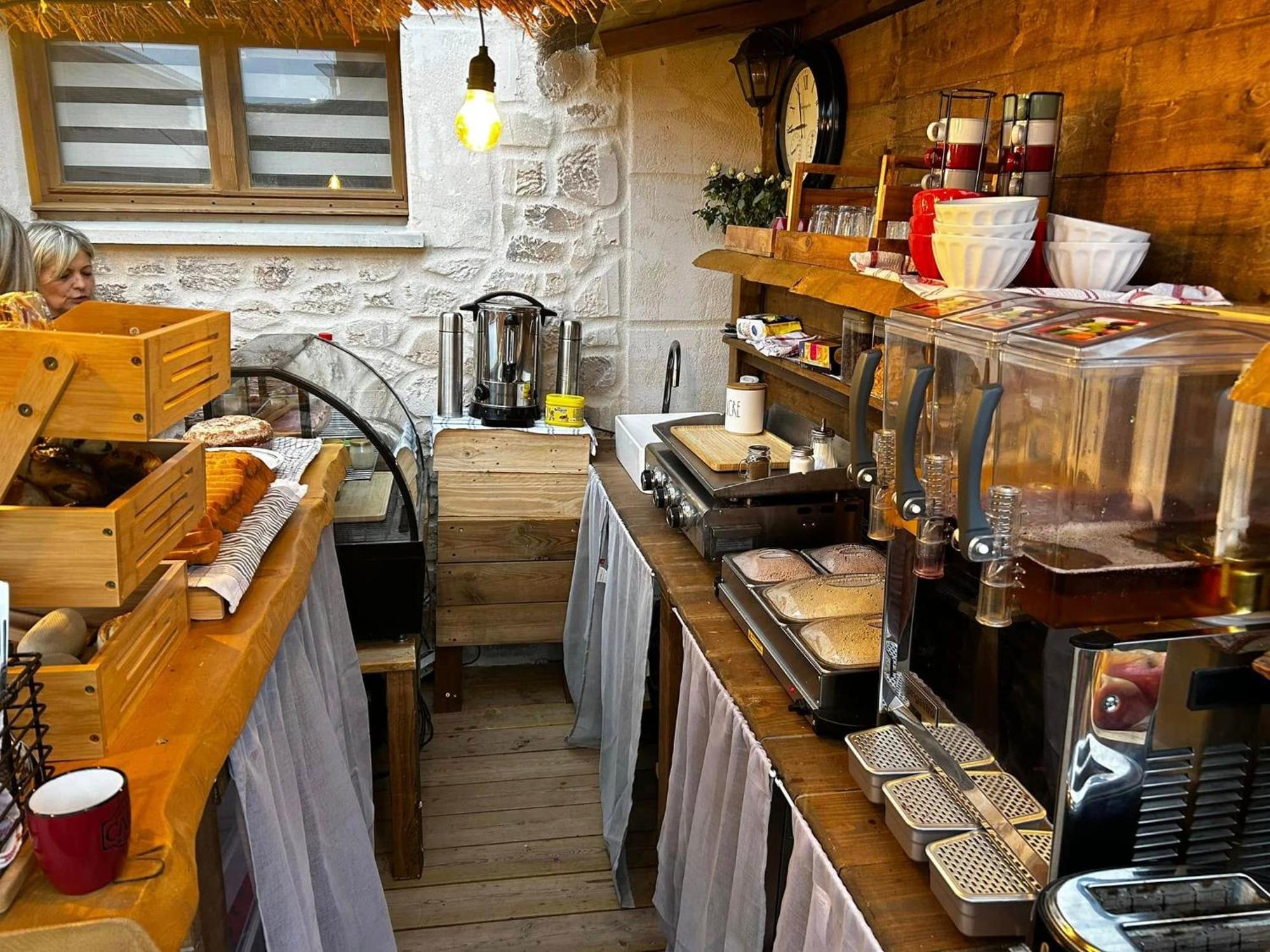 Les Chambres De Paulette Chambres A Theme Jack Sparrow Sainte-Marie-la-Mer Bagian luar foto